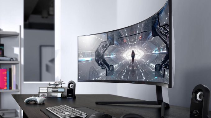 Curved and Flat Monitors